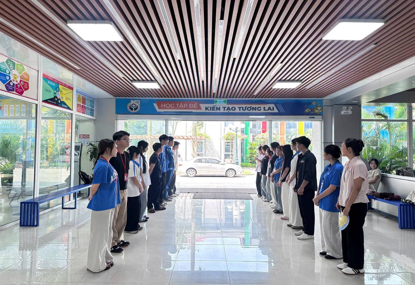 Có thể là hình ảnh về bệnh viện và văn bản