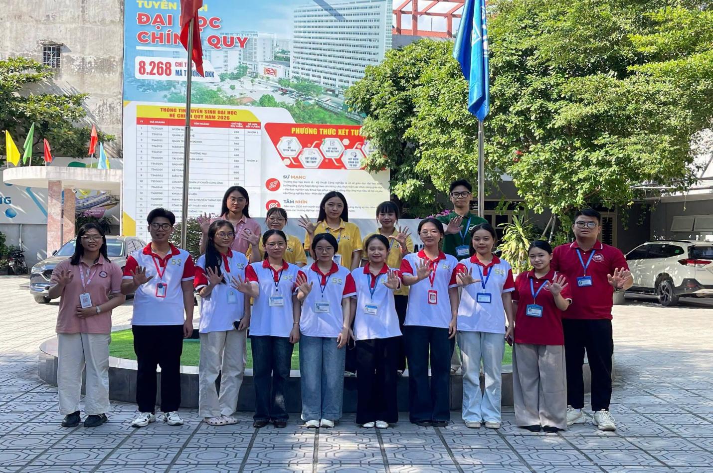 Có thể là hình ảnh về văn bản